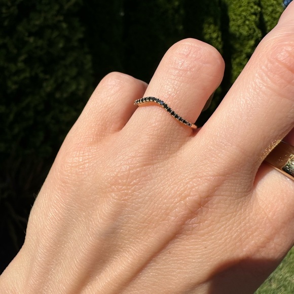 Marrow Fine 14k Gold and black diamond simple wave band - Picture 5 of 15